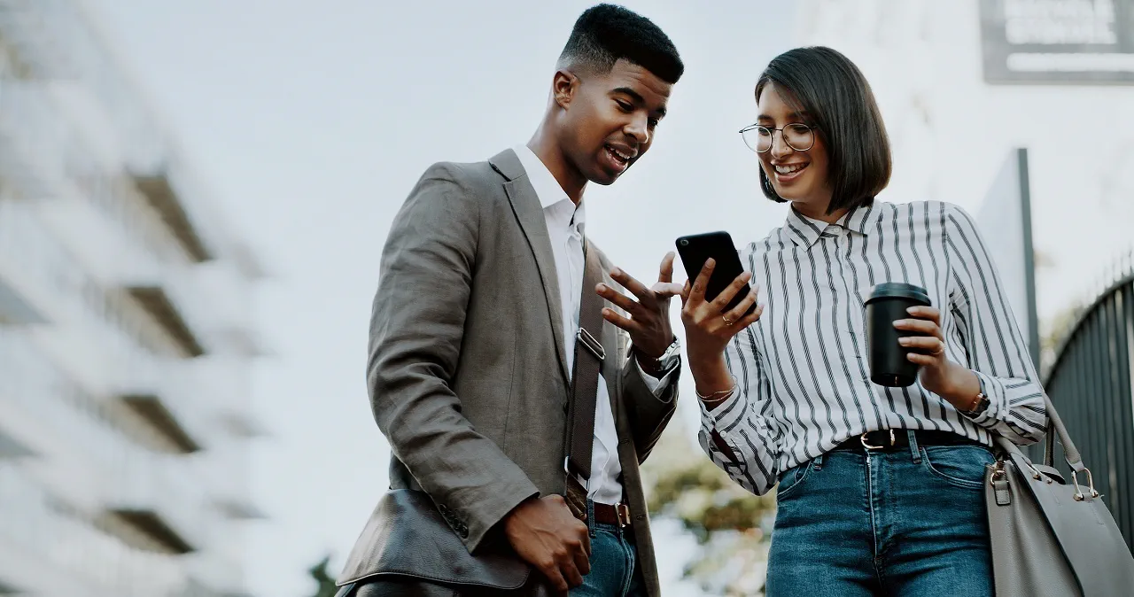 スマートフォンでニュースレターを読む